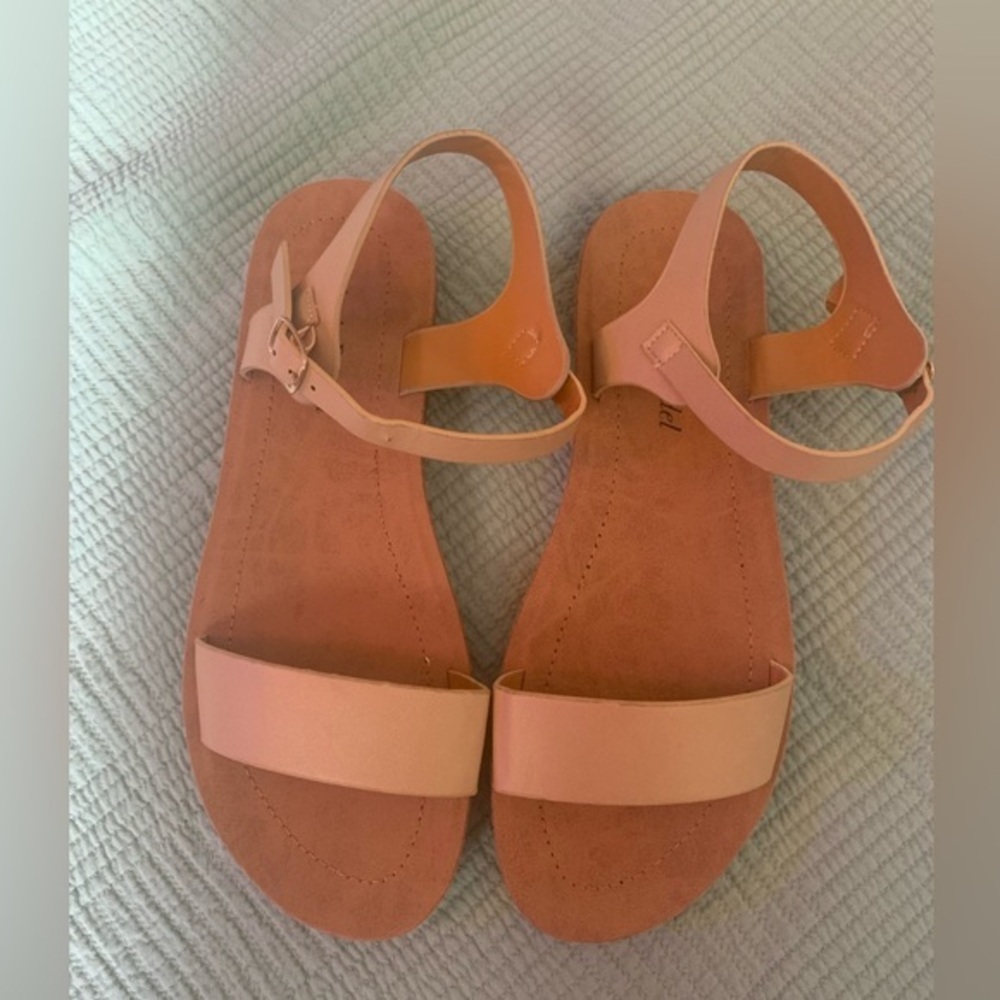 Womens size 7 strappy brown sandal‎ Alexis Bendel  cute summer sandals
